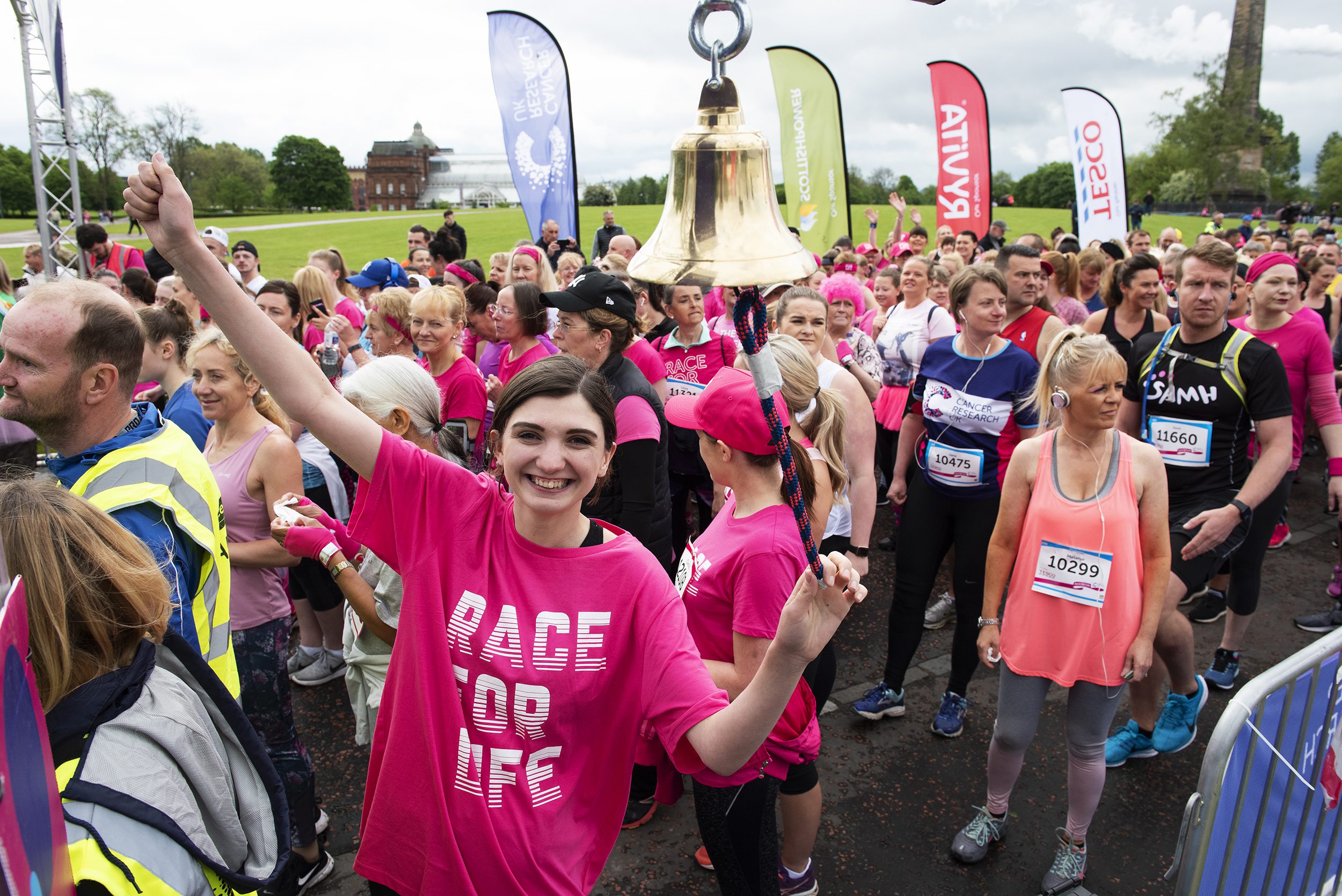 Cancer survivor Sara Wilson 25 rings the bell to start Cancer Research UK Race for Life Glasgow