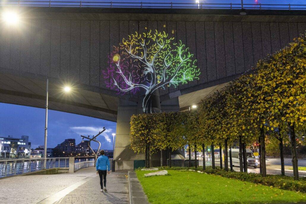 KINGSTON BRIDGE LIGHTS UP FOR COP26 3 JF pics 8