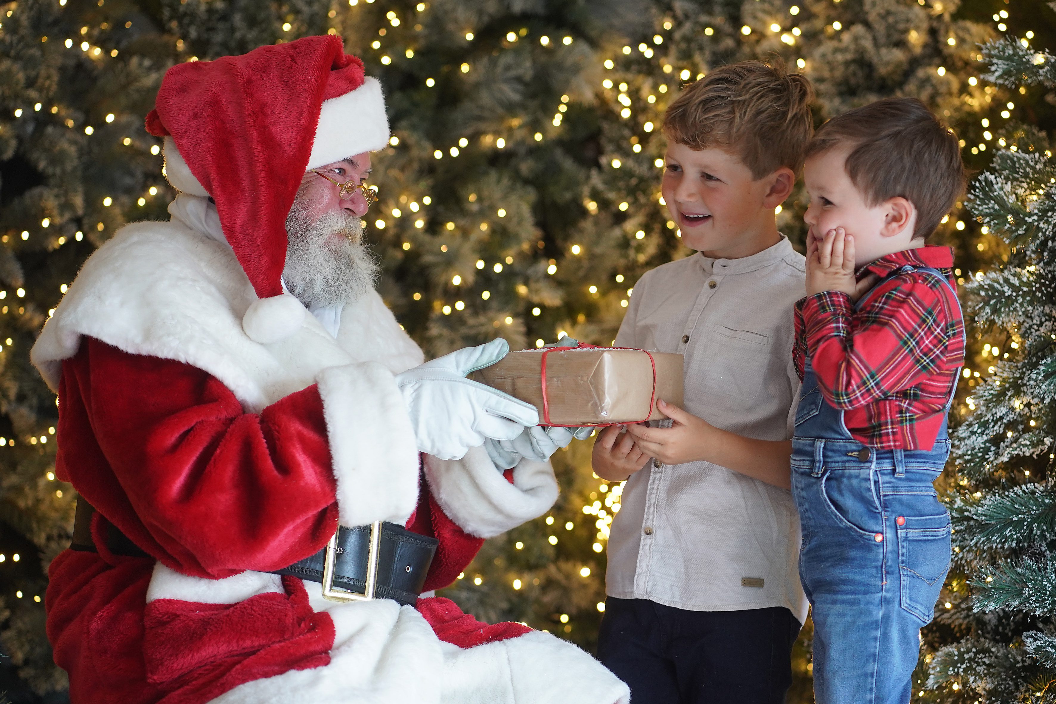 Glasgow Christmas Markets 2026: Dates & What's On 2 A festive Christmas display