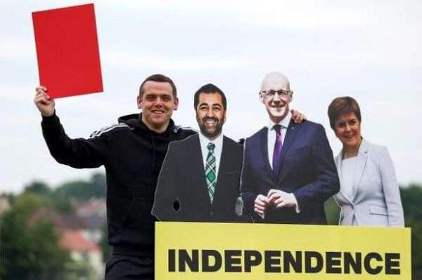 SNP demands Douglas Ross makes Holyrood statement about expenses cover-up